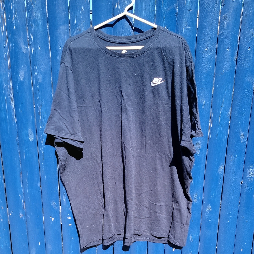 Nike Men's Navy Blue T-Shirt
